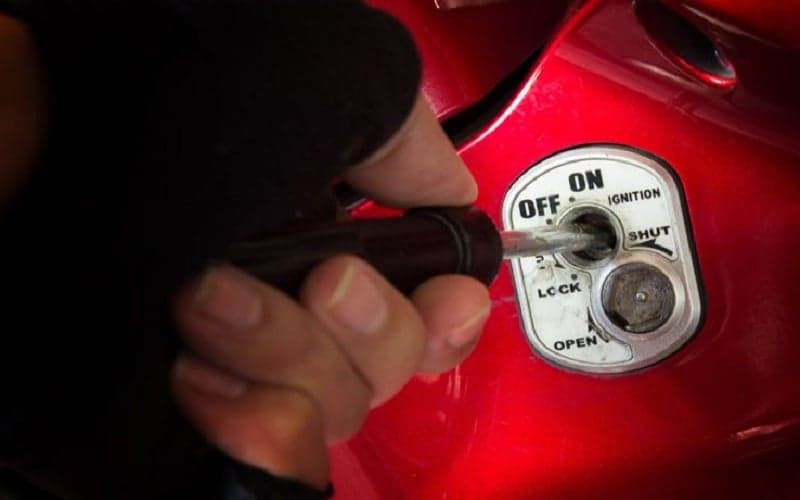 Tergoda Kunci Nyantol, Oknum PNS di Parepare Nekat Curi Motor