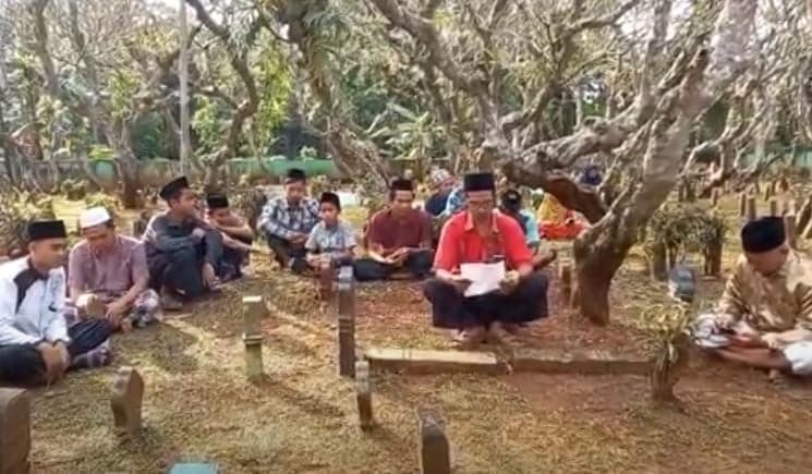 Doa Ziarah Kubur Orang Tua Jelang Puasa Ramadhan, Lengkap Tahlil dan Susunannya