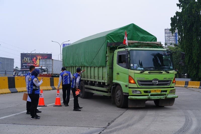 Ingat! Pembatasan Truk 3 Sumbu Berlaku hingga 29 Maret, Ini Sanksi yang Disiapkan