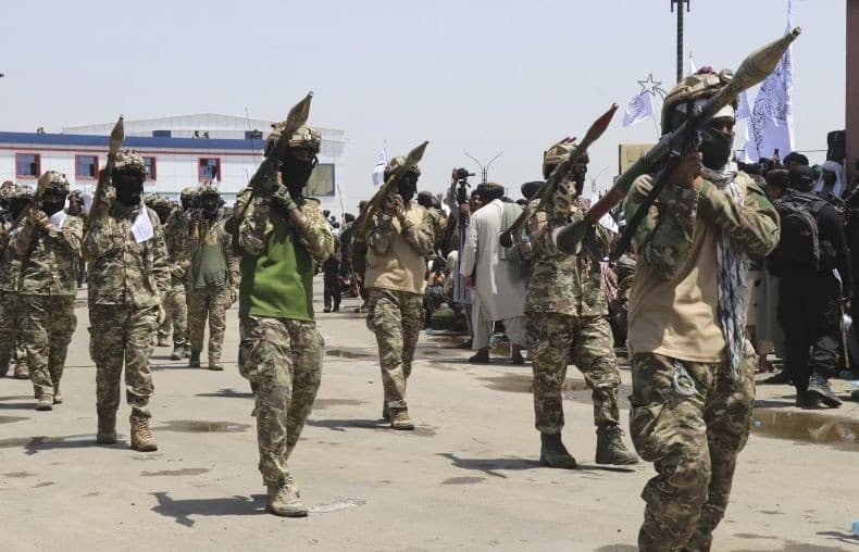 Kemhan Afghanistan Klaim Hancurkan Pangkalan Militer Pakistan