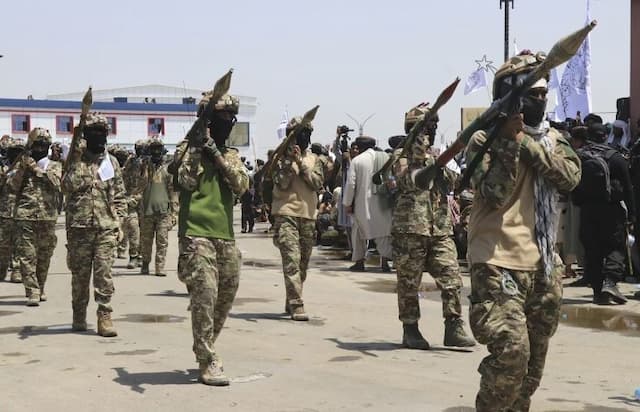 Kemhan Afghanistan Klaim Hancurkan Pangkalan Militer Pakistan