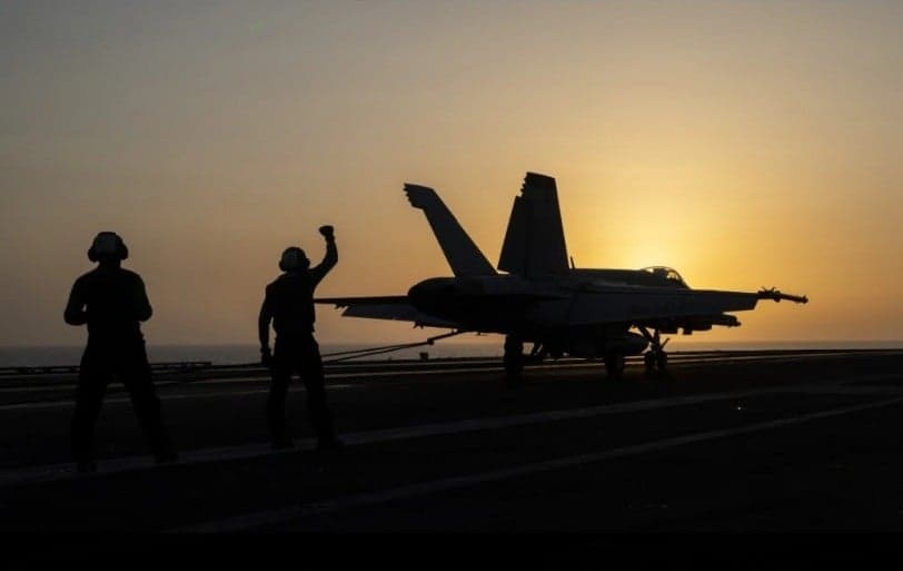 Blak-blakan, Trump Pertimbangkan Serangan Terbatas ke Iran