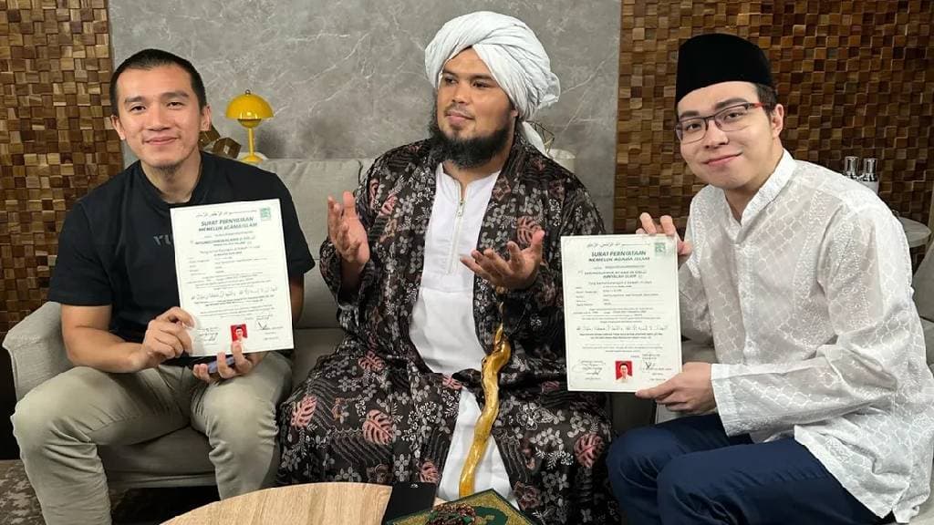 Ustaz Derry Sulaiman Bersaksi Dokter Richard Lee Masih Beragama Islam