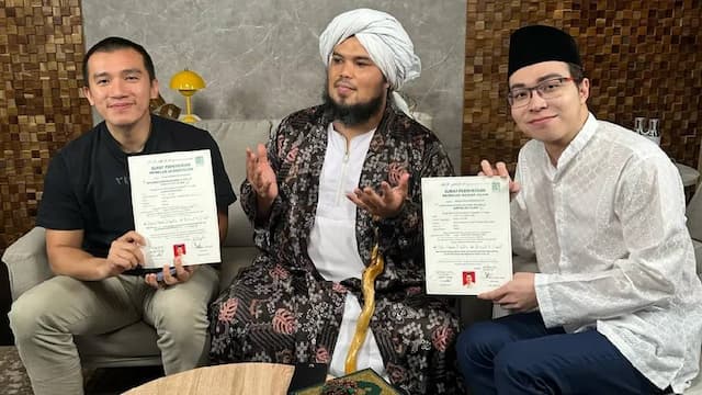 Ustaz Derry Sulaiman Bersaksi Dokter Richard Lee Masih Beragama Islam
