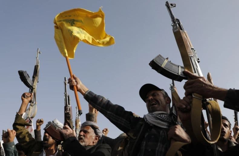 Israel Bobol, Dihujani Bom Klaster Houthi