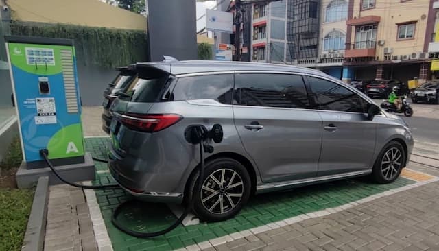 Tak Ada Insentif, Penjualan Mobil Listrik Tahun Depan Diprediksi Merosot