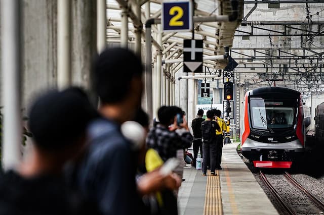 KRL Cikarang Gangguan Pagi Ini, Ada Perbaikan Lokomotif KA di Stasiun Bekasi