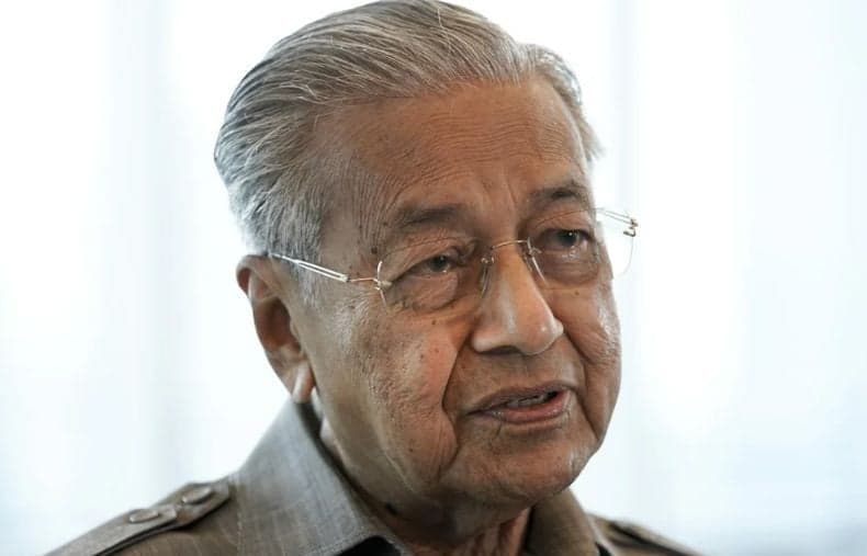 Kondisi Terkini Mahathir Mohamad Dirawat di RS Setelah Jatuh di Rumah
