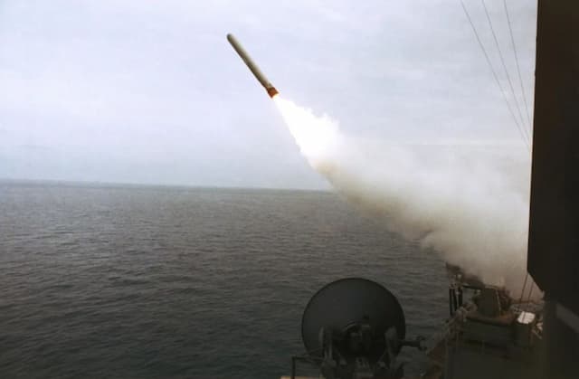 Amunisi Menipis gegara Perang Iran, AS Gandeng Produsen Mobil GM dan Ford Produksi Senjata