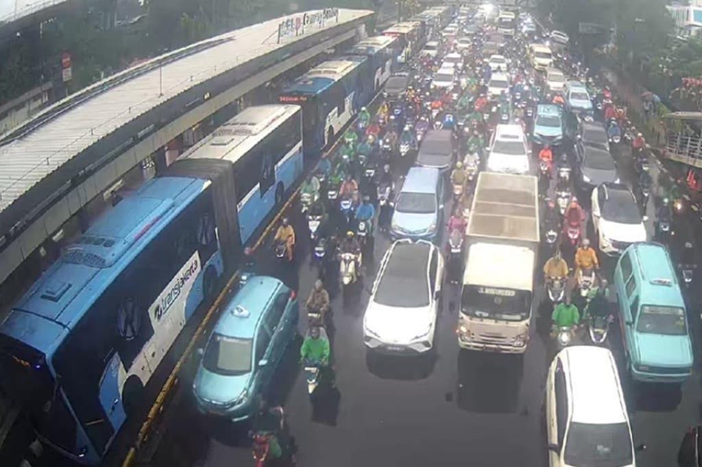 Lalin Cawang Macet, Sejumlah Perjalanan Transjakarta Alami Keterlambatan