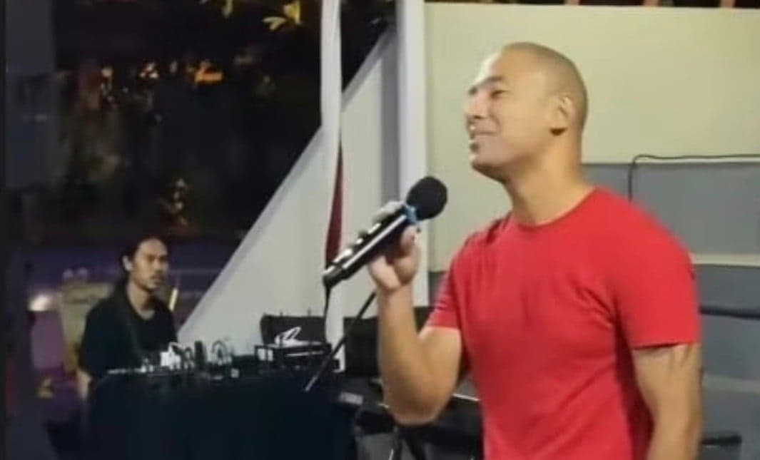 Hebohkan Lomba 17 Agustusan di Kompleks, Marcell Siahaan Juara 1 Karaoke Se-cluster