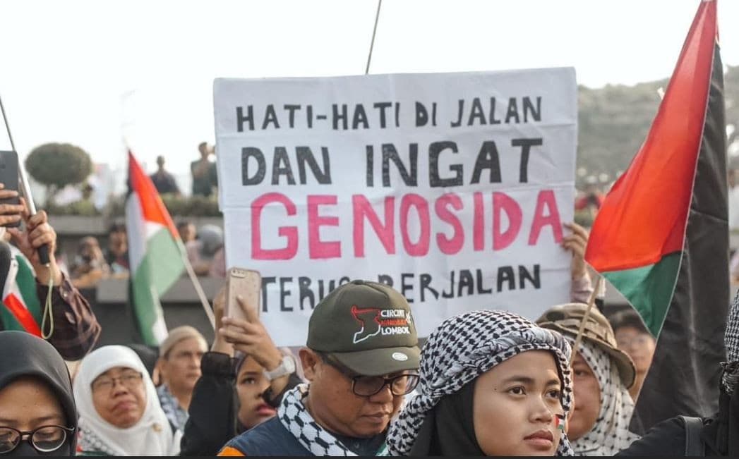 Aksi Bela Palestina, Umat Islam di Bandung Gelar Teatrikal Menyayat Hati Rakyat Gaza