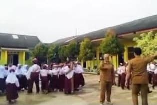 Tegas! Disdik Pesawaran Berhentikan Guru SD yang Ngamuk hingga Ancam Cekik Siswa