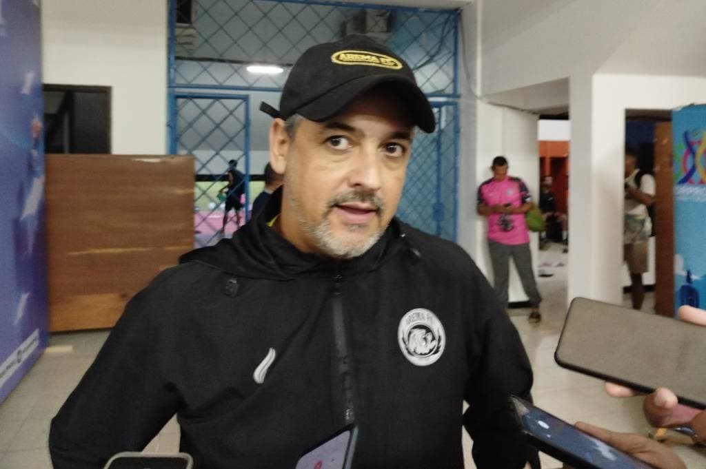 Pelatih Arema Kirim Sinyal Bahaya ke Persib: Ini Laga Sulit, Tapi Kami Siap Menang!