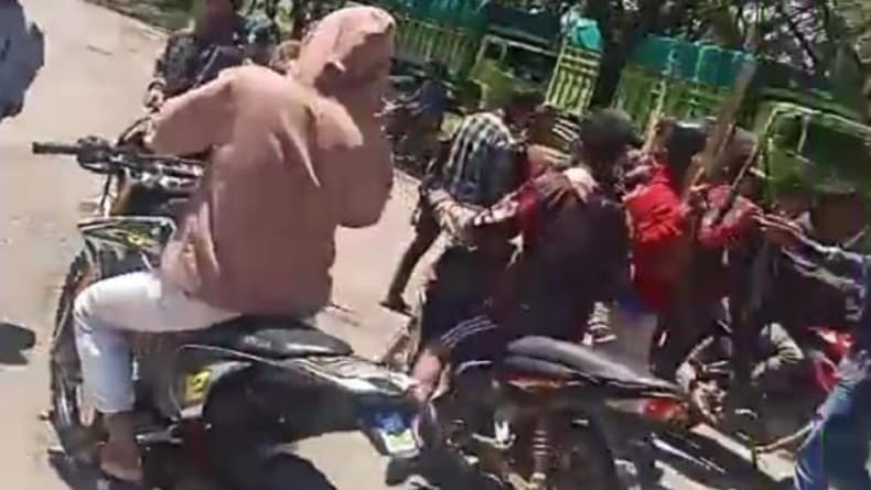 Pabrik Sawit di Merangin Diserbu Ratusan Warga SAD, Sekuriti dan Sopir Panik Berlarian