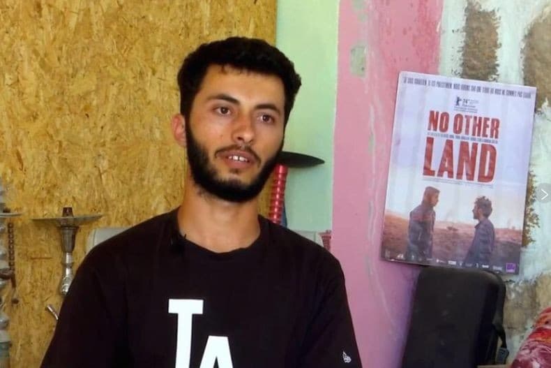 Pasukan Israel Gerebek Rumah Sutradara Palestina Pemenang Oscar