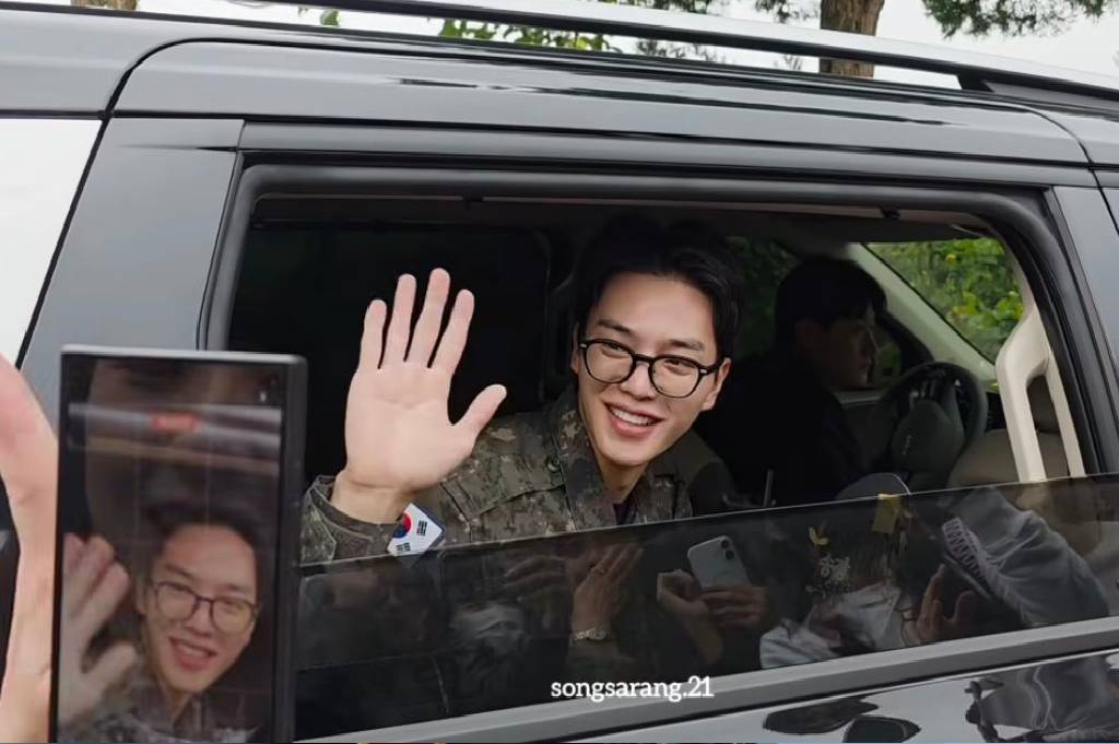 Welcome Back! Song Kang Selesai Wamil Hari Ini