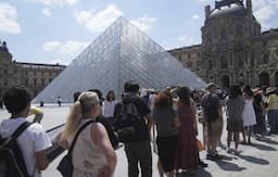 Perpustakaan Louvre Paris Kebanjiran Air Limbah, Ratusan Dokumen Rusak