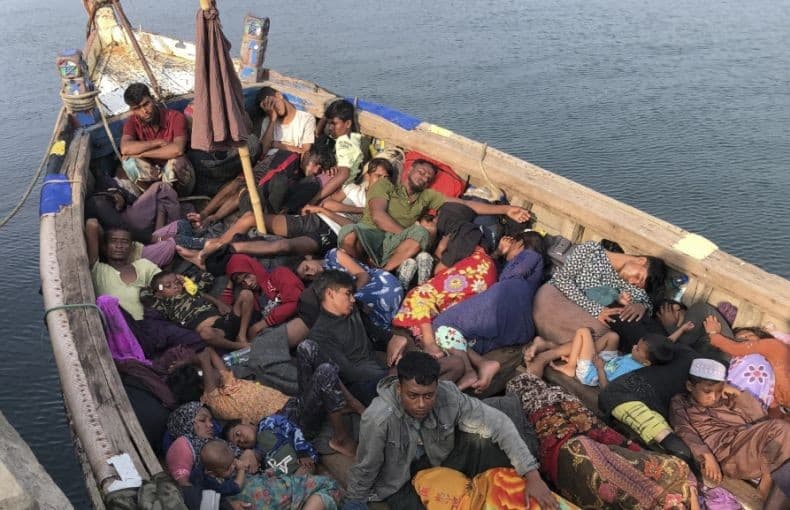 Kapal Tenggelam di Laut Andaman, 250 Pengungsi Muslim Rohingya Hilang