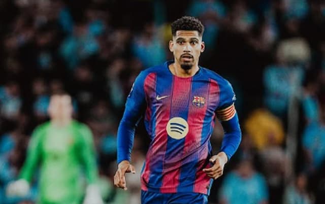 Revolusi Barcelona: 3 Bintang Siap Dilepas Demi Alavarez dan Bastoni