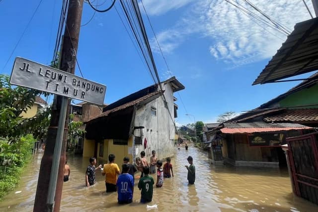 Banjir Landa 3 Desa di Bandung, 75 Warga Mengungsi
