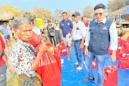 Puluhan Rumah Kampung Adat Waru Wora Terbakar, Perindo Turun Tangan Salurkan Bantuan