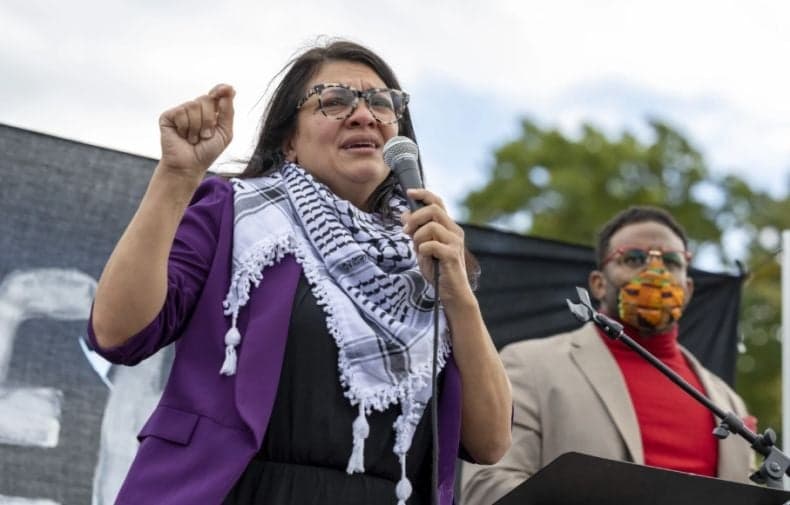 Trump Serukan Deportasi, Ini Komentar Pedas Muslimah Anggota DPR AS Rashida Tlaib