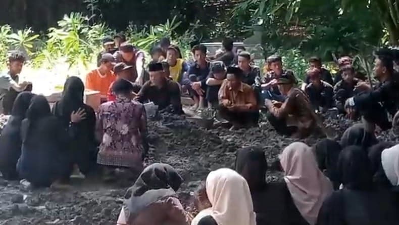 Pasutri asal Klaten Korban Kecelakaan Bus PO Cahaya Trans Dimakamkan Satu Liang Lahad