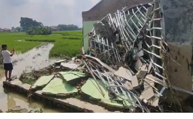 Cerita Mencekam Korban Banjir Bandang di Cirebon, Air Nyaris Menyentuh Atap Rumah