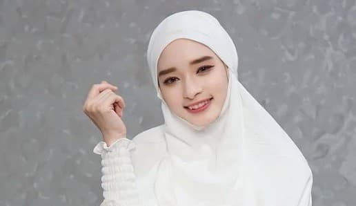 Inarasati Jenguk Anak Virgoun dan Lindi Fitriyana, Dapat Panggilan Ini dari Baby Chio