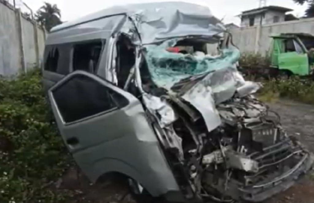 Kronologi Minibus Rombongan Guru Tabrak Truk di Tol Semarang, Penumpang Terlempar