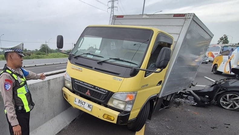 Kecelakaan di Tol Sidoarjo–Gempol, Toyota Rush Hantam Truk