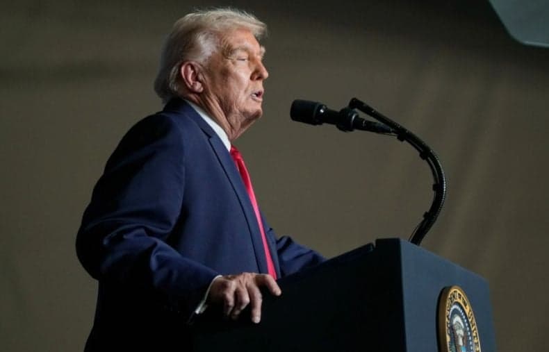 Heboh, Trump Posting Video Monyet Berkepala Barack Obama