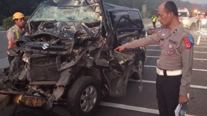 Suzuki APV Kecelakaan di Tol Cipali, 3 Orang Tewas 2 Luka Parah