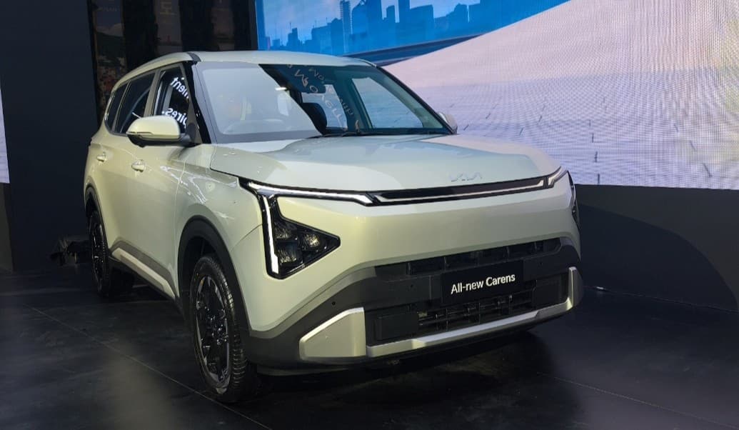 Kia Carens Genarsi Terbaru Melantai di IIMS 2026, Intip Spesifikasinya