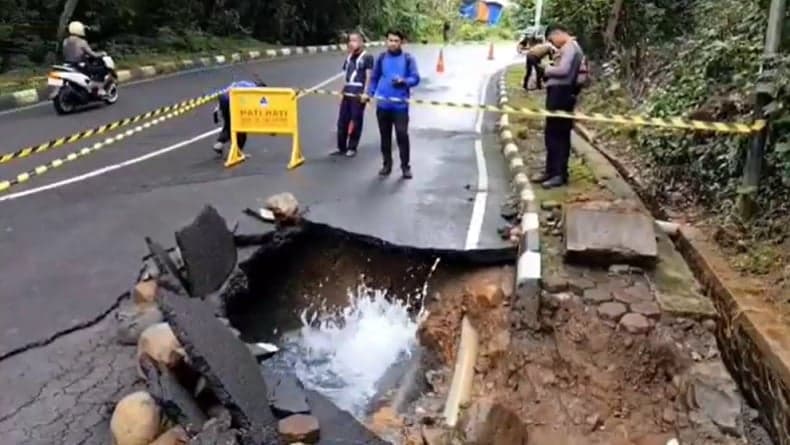 Pipa Utama PDAM Kota Cirebon Jebol, Pasokan Air Bersih Terganggu