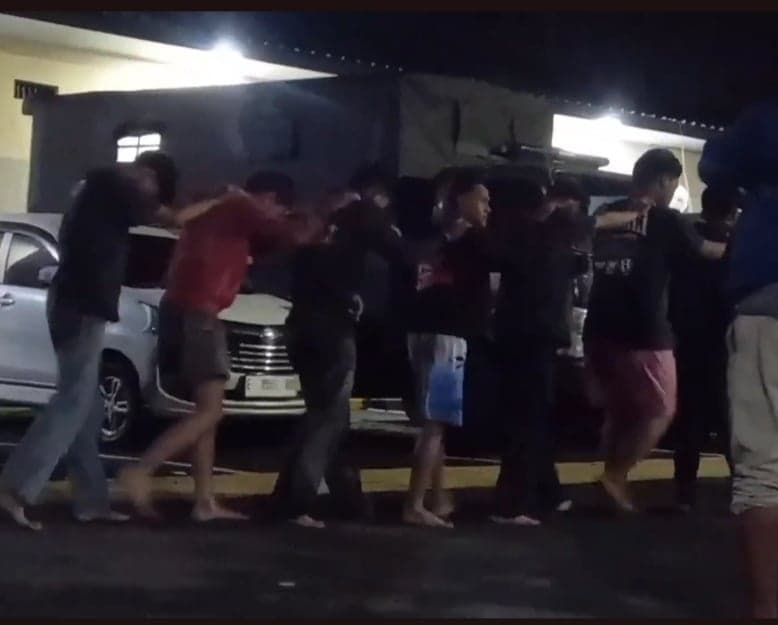 Ratusan Warga Cegat Konvoi Geng Motor Pelajar di Cirebon, 4 Motor Dibakar