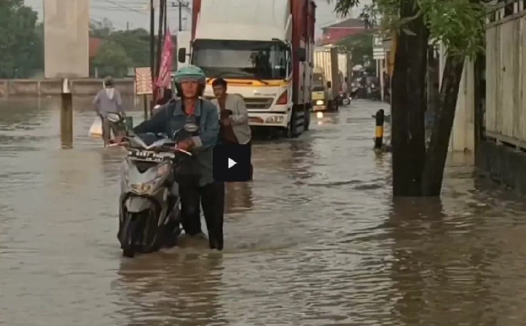 Banjir Luapan Sungai Blorong Kendal Rendam 5 Kecamatan, Aktivitas Warga Lumpuh