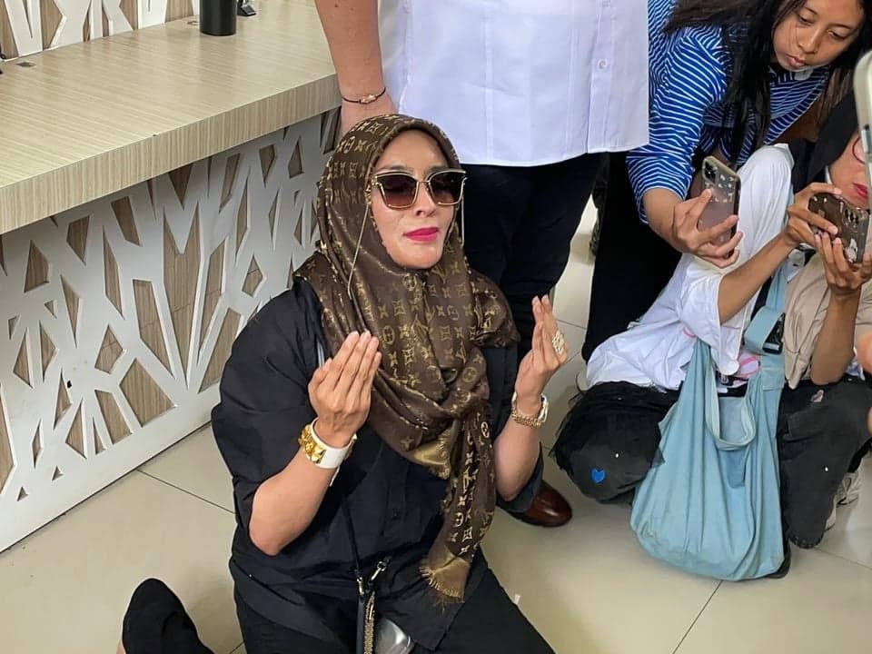 Doktif Sujud Syukur usai Gugatan Praperadilan Dokter Richard Lee Ditolak, Ini Fotonya!