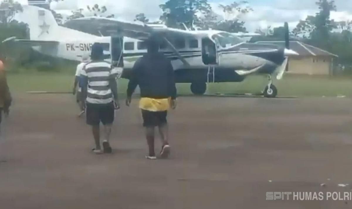 Terungkap! Pesawat Smart Air Ditembaki dari Arah Hutan di Bandara Koroway Batu Papua