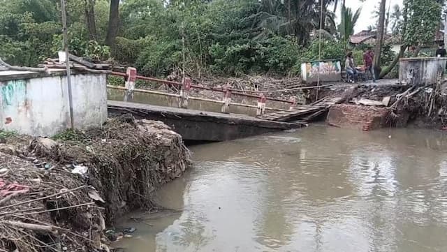 Jembatan di Sungai Cikambuy Serang Ambruk, Akses Kibin–Cikande Lumpuh