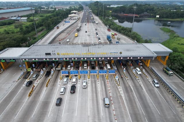 22 Gardu di GT Cikampek Utama Arah Jakarta Dibuka saat Puncak Arus Balik