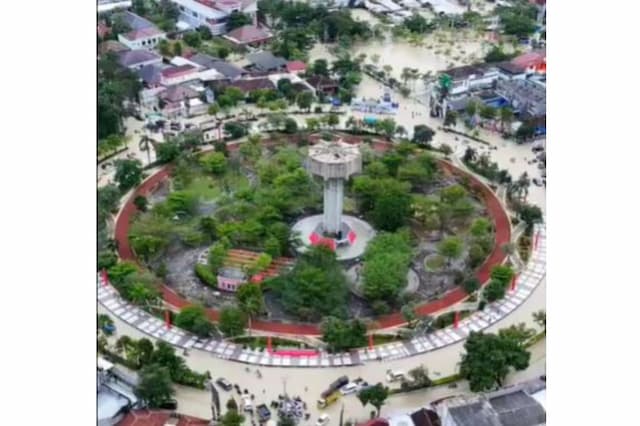 Purwodadi Lumpuh Diterjang Banjir 50 Cm, Jalur Grobogan-Solo Macet Parah
