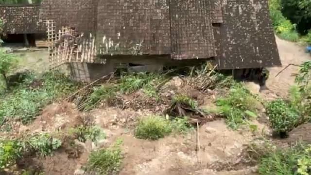 Hujan Deras, Tebing Longsor di Kulonprogo Terjang Rumah Warga