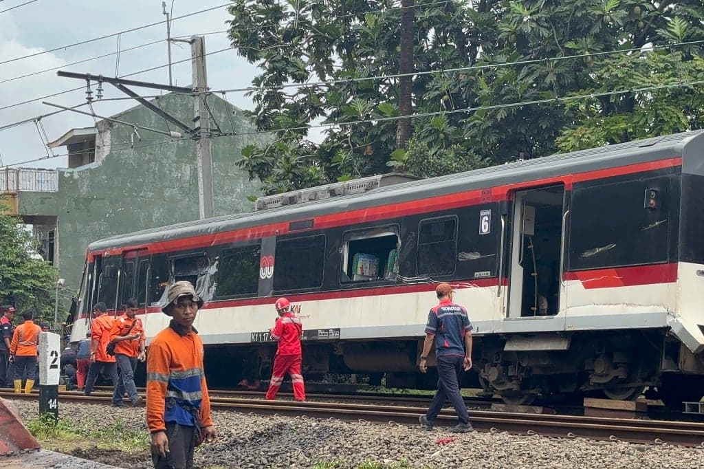 KA Bandara Tabrak Truk di Tangerang, KAI Ingatkan Pengendara Disiplin Melintas di Rel