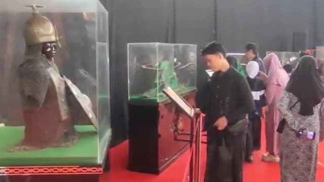 Pedang dan Rambut Rasulullah SAW Dipamerkan di Gedung Laga Satria Bogor
