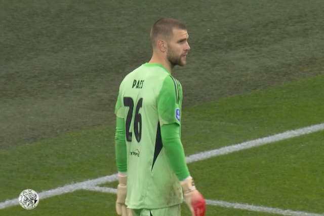 Maarten Paes Kecewa Usai Debut, Tegaskan Ajax Harusnya Menang atas NEC