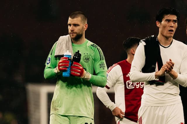 Maarten Paes Catat 7 Penyelamatan saat Debut untuk Ajax Amsterdam