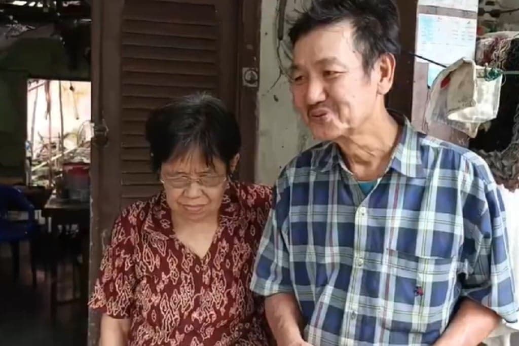 Rumah Nyaris Ambruk, Pasangan Lansia di Cirebon Malah Masuk Warga Paling Mampu