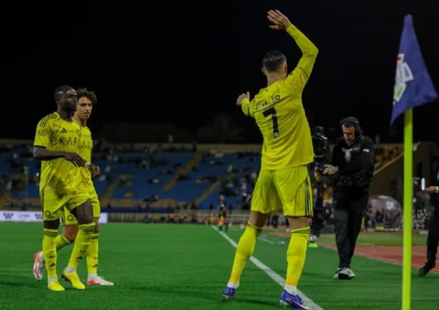 Cristiano Ronaldo Tinggalkan Selebrasi Siu, Perkenalkan Gaya Baru usai Cetak Gol untuk Al Nassr